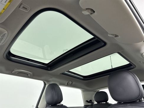 Used 2019 MINI Cooper 2-Door Hardtop image 39