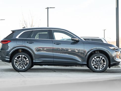New 2025 Audi Q5 Premium image 3