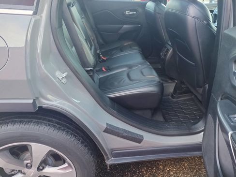 Used 2019 Jeep Cherokee Limited image 22