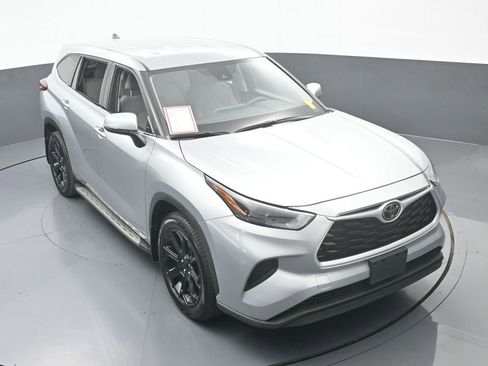 Used 2022 Toyota Highlander L image 55