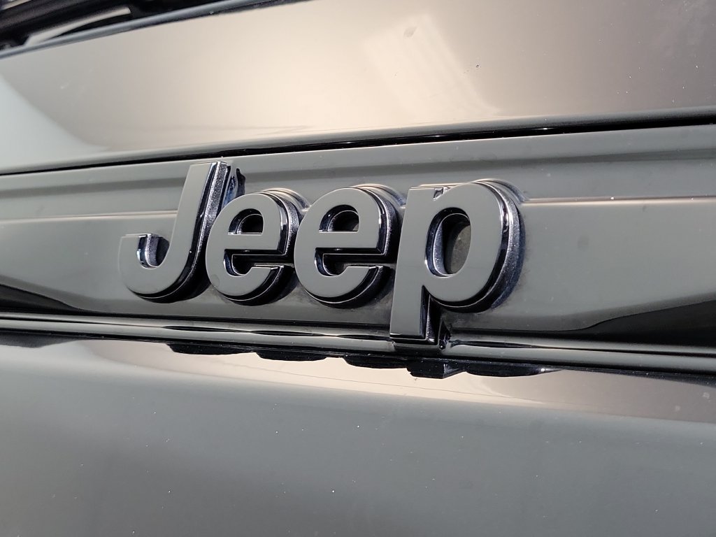 Used 2025 Jeep Grand Cherokee Limited w/ Luxury Tech Group II AWD/4WD image 7