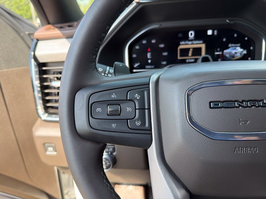 Used 2025 GMC Sierra 1500 Denali w/ Technology Package AWD/4WD image 17