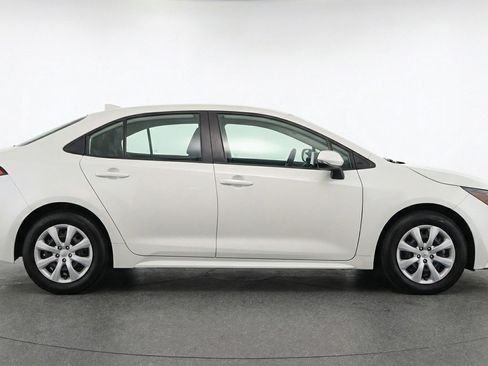 Used 2025 Toyota Corolla LE image 11