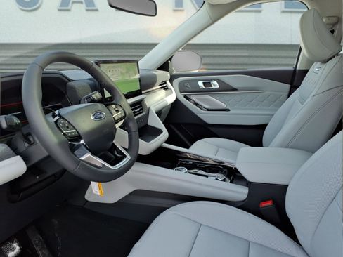 New 2026 Ford Explorer Platinum image 10