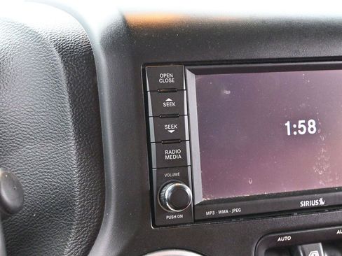 Used 2013 Jeep Wrangler Unlimited Rubicon AWD/4WD image 22