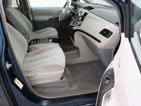 Used 2011 Toyota Sienna LE image 34