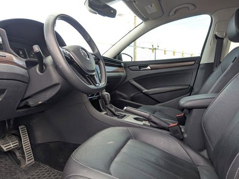 Used 2022 Volkswagen Passat 2.0T image 24