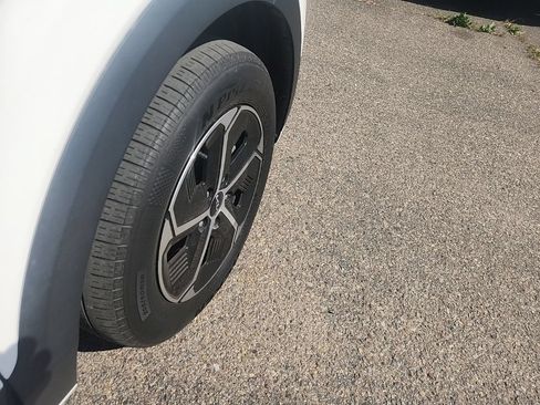 Certified 2023 Kia Niro EX FWD image 16
