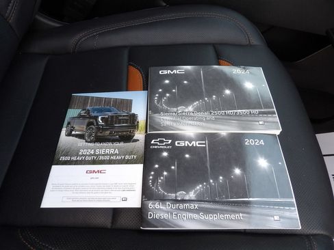 Used 2024 GMC Sierra 2500 AT4 w/ AT4 Premium Plus Package AWD/4WD image 43