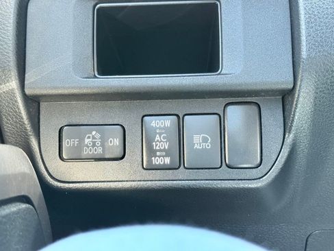 Used 2018 Toyota Tacoma Limited image 27