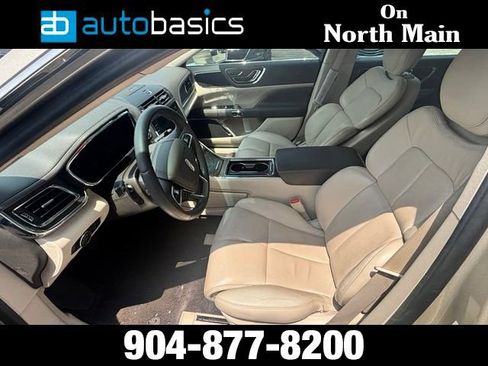 Used 2017 Lincoln Continental Select FWD image 31