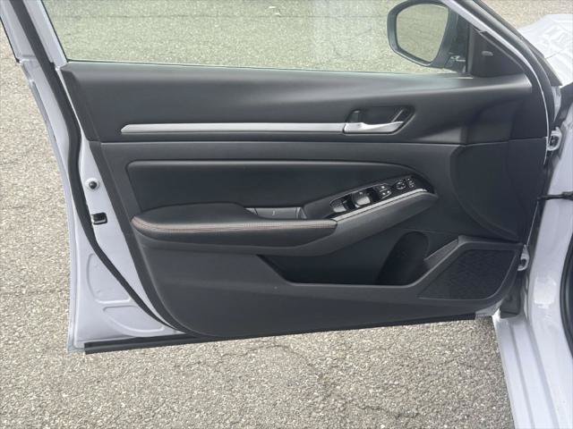 Used 2024 Nissan Altima 2.5 SR FWD image 15