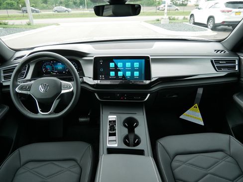 New 2025 Volkswagen Atlas Cross Sport SE image 9