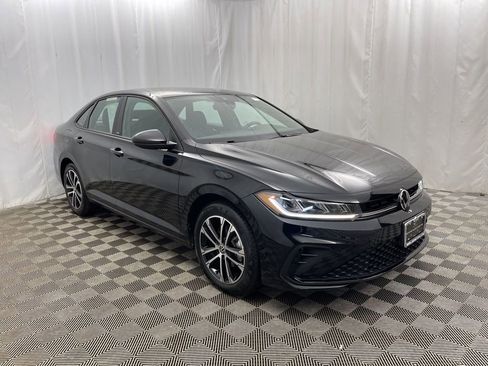 Used 2025 Volkswagen Jetta Sport image 2