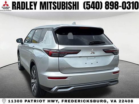 New 2026 Mitsubishi Outlander SE image 18