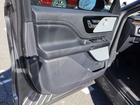 Used 2025 Lincoln Aviator Reserve w/ Equipment Group 201A image 15