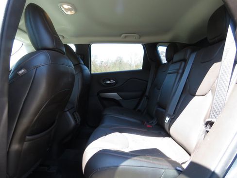 Used 2018 Jeep Cherokee Trailhawk w/ Quick Order Package 27L AWD/4WD image 20