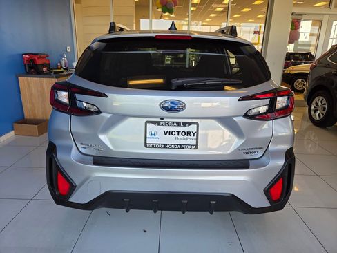 Used 2024 Subaru Crosstrek 2.0i Premium w/ Crosstrek Mirror Package AWD/4WD image 7