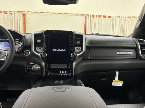 New 2026 RAM 1500 Laramie AWD/4WD image 21