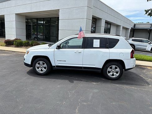 Used 2014 Jeep Compass Sport w/ Power Value Group FWD image 2