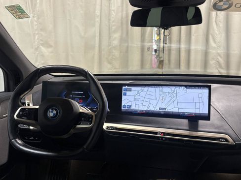 Used 2023 BMW iX xDrive50 w/ Premium Package AWD/4WD image 4