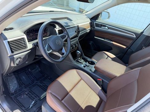 Used 2023 Volkswagen Atlas SE w/ Panoramic Sunroof Package AWD/4WD image 2