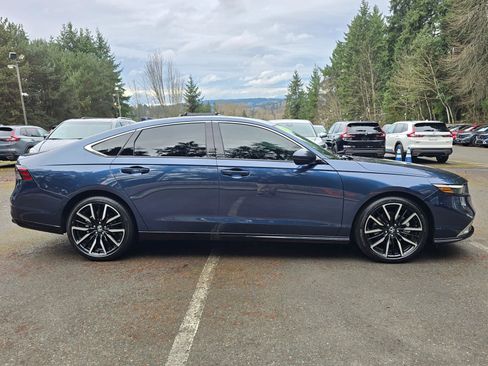 Used 2025 Honda Accord Touring image 2