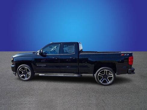 Used 2019 Chevrolet Silverado 1500 LT w/ LPO, Black Pack AWD/4WD image 5