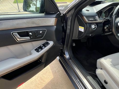 Used 2010 Mercedes-Benz E 350 Sedan image 48