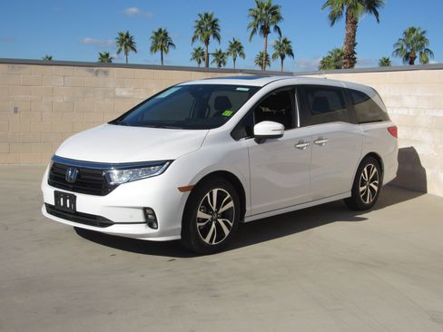 Used 2023 Honda Odyssey Touring image 1