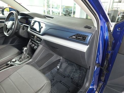 Used 2023 Volkswagen Taos SE w/ Panoramic Sunroof Package AWD/4WD image 9