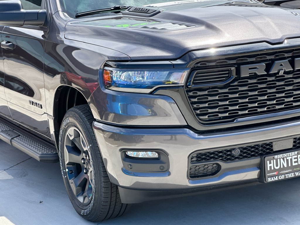 New 2026 RAM 1500 Express AWD/4WD image 9