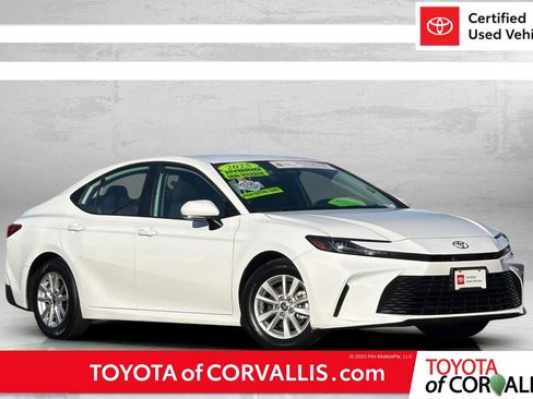 Certified 2025 Toyota Camry LE image 1