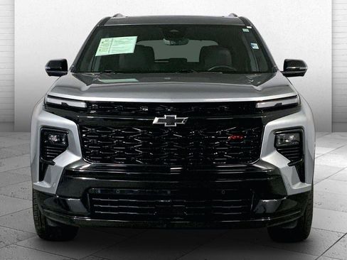 Used 2024 Chevrolet Traverse RS w/ LPO, Floor Liner Package AWD/4WD image 2