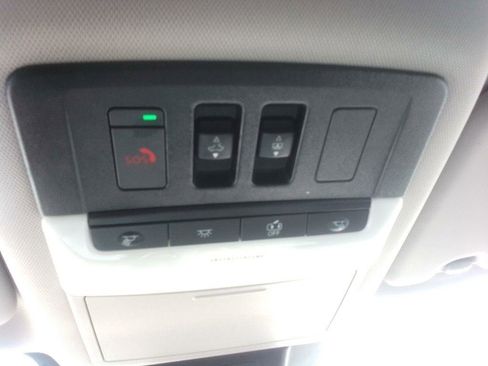 Used 2021 Nissan Rogue SV w/ Premium Package image 15