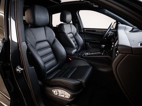 Certified 2026 Porsche Macan AWD/4WD image 29
