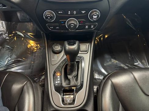 Used 2020 Jeep Cherokee Latitude Plus AWD/4WD image 14