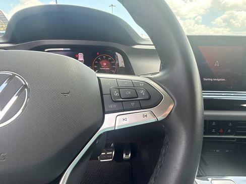 Used 2025 Volkswagen Atlas Peak Edition SE AWD/4WD image 19