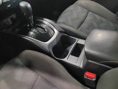 Used 2015 Nissan Rogue SV AWD/4WD image 26
