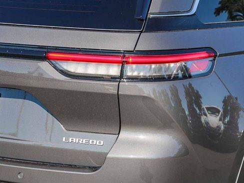 New 2025 Jeep Grand Cherokee Laredo image 10