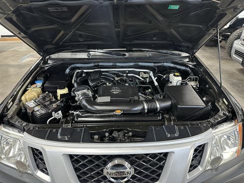 Used 2010 Nissan Xterra Off-Road AWD/4WD image 9