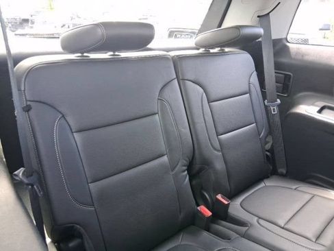 Used 2023 GMC Acadia SLT AWD/4WD image 9