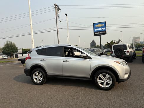 Used 2013 Toyota RAV4 XLE AWD/4WD image 7
