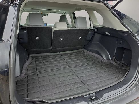 Used 2019 Toyota RAV4 Limited FWD image 18