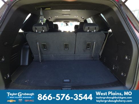 Used 2023 Chevrolet Traverse LT FWD image 16