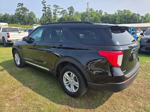 Used 2023 Ford Explorer XLT AWD/4WD image 5