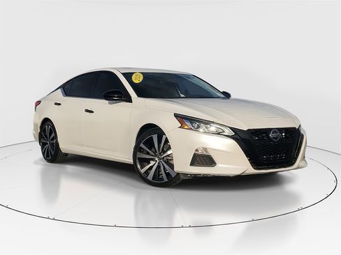 Used 2020 Nissan Altima 2.5 SR w/ Premium Package image 2