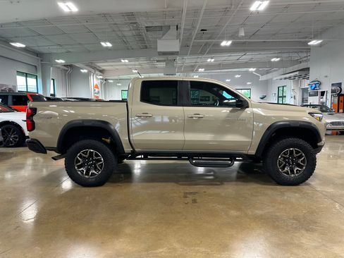 Used 2023 Chevrolet Colorado ZR2 w/ ZR2 Convenience Package III AWD/4WD image 8