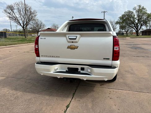 Used 2011 Chevrolet Avalanche LTZ image 25
