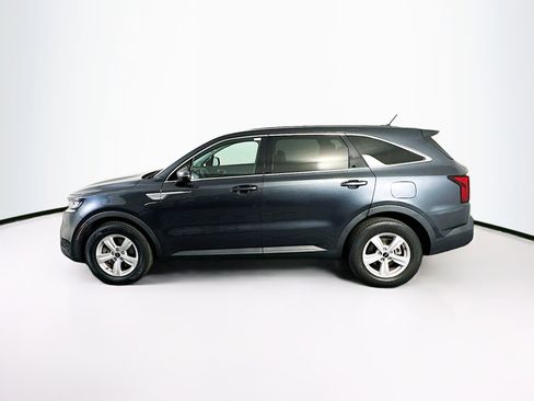 Used 2023 Kia Sorento LX image 4